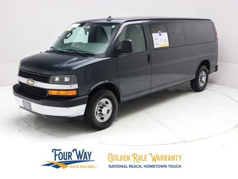 Used 2017 Chevrolet Express 3500 LT w/ LT Preferred Equipment Group RWD image 8