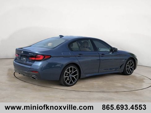 Used 2023 BMW 530e xDrive w/ Premium Package AWD/4WD image 3