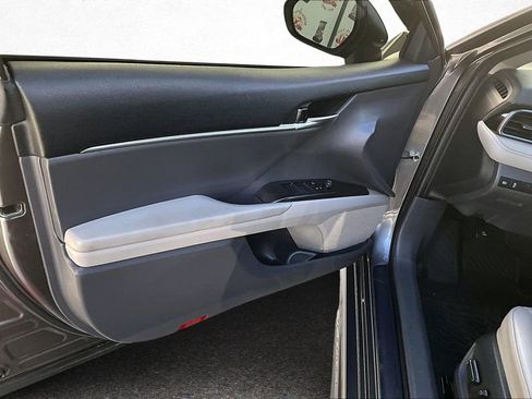 Certified 2022 Toyota Camry SE w/ Convenience Package image 18