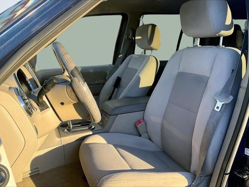 Used 2006 Ford Explorer XLT image 24