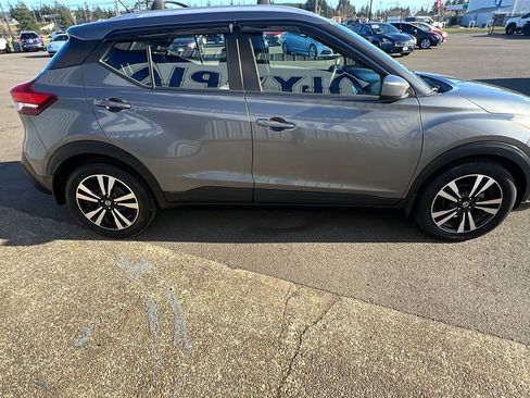 Used 2019 Nissan Kicks SV w/ Exterior Package FWD image 4