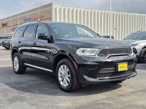 Used 2023 Dodge Durango SXT image 3