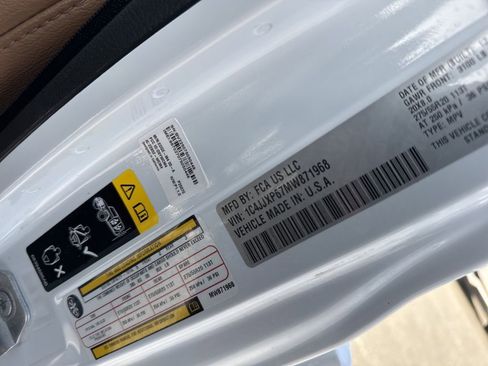 Used 2021 Jeep Wrangler Unlimited Sahara 4xe image 35