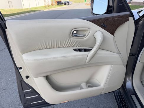 Used 2016 INFINITI QX80 Luxe w/ 22" Wheel Package image 10