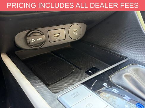 Used 2025 Hyundai Elantra Limited FWD image 14