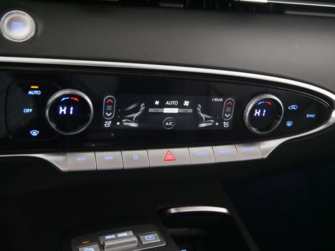 Certified 2025 Genesis GV70 2.5T image 23