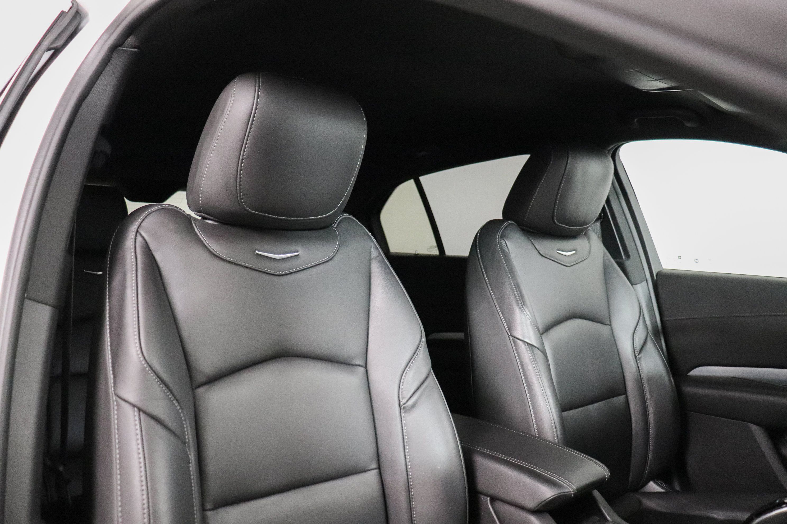 Used 2022 Cadillac XT4 Premium Luxury w/ Enhanced Visibility Package AWD/4WD image 16