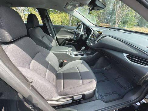 Used 2025 Chevrolet Malibu RS image 32