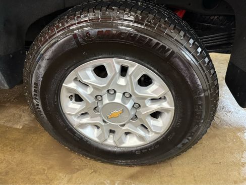 Used 2024 Chevrolet Silverado 2500 LT image 31