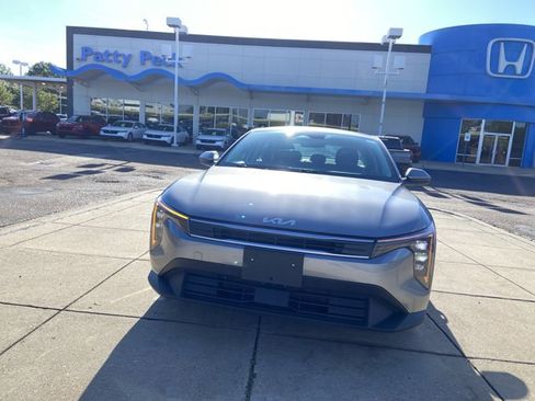 Used 2025 Kia K4 FWD image 3