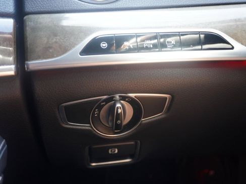 Used 2015 Mercedes-Benz S 550 4MATIC Sedan image 35