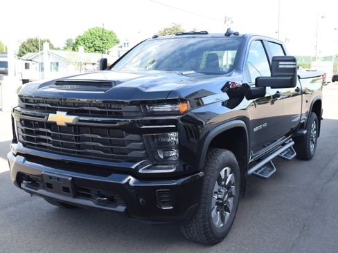 Used 2024 Chevrolet Silverado 2500 Custom w/ Custom Convenience Package AWD/4WD image 4