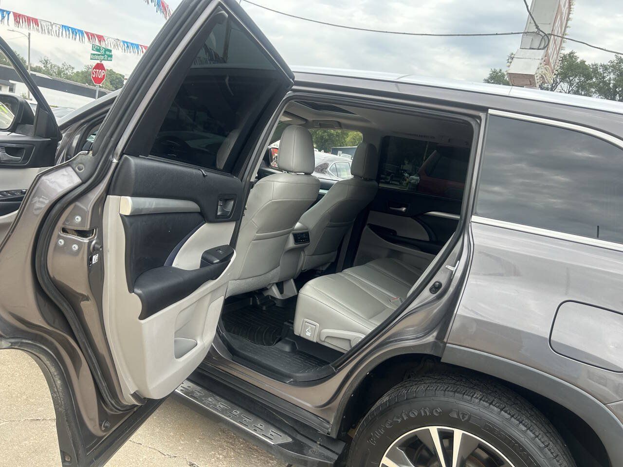 Used 2016 Toyota Highlander XLE AWD/4WD image 17