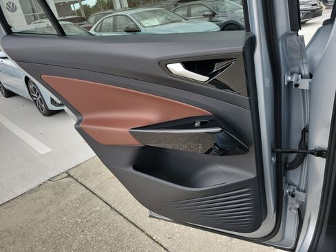 Used 2022 Volkswagen ID.4 Pro S image 17