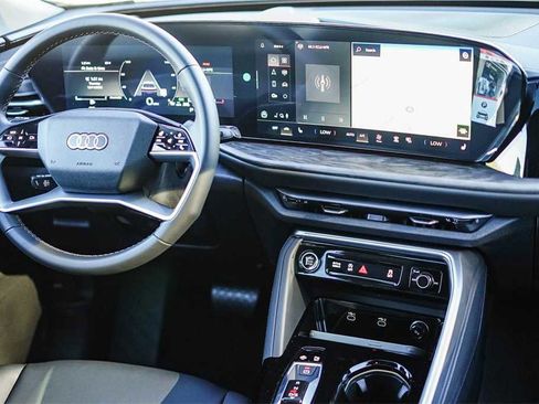 New 2025 Audi Q5 Premium image 12