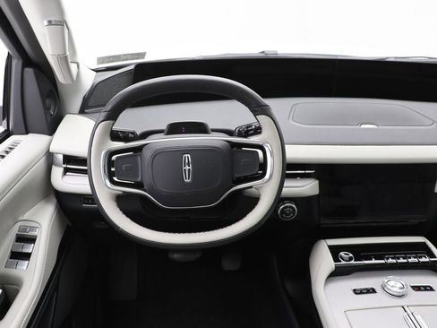 Used 2025 Lincoln Navigator L Reserve image 6