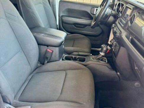 Used 2019 Jeep Wrangler Unlimited Sahara image 5