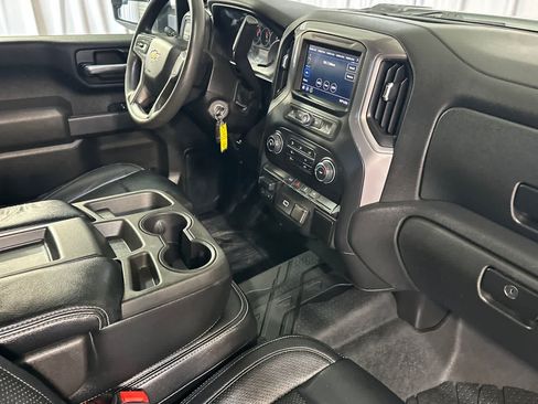 Used 2020 Chevrolet Silverado 2500 Custom w/ Custom Convenience Package RWD image 18