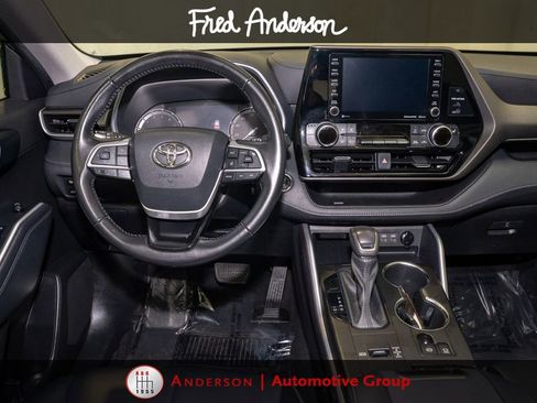 Used 2022 Toyota Highlander XLE FWD image 7