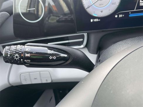 Used 2023 Hyundai Elantra Limited image 24