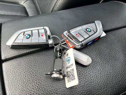 Used 2019 BMW 740i w/ M Sport Package image 35