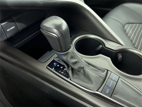 Used 2022 Toyota Camry SE image 16