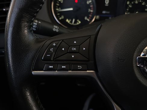 Used 2020 Nissan Rogue Sport SL image 11