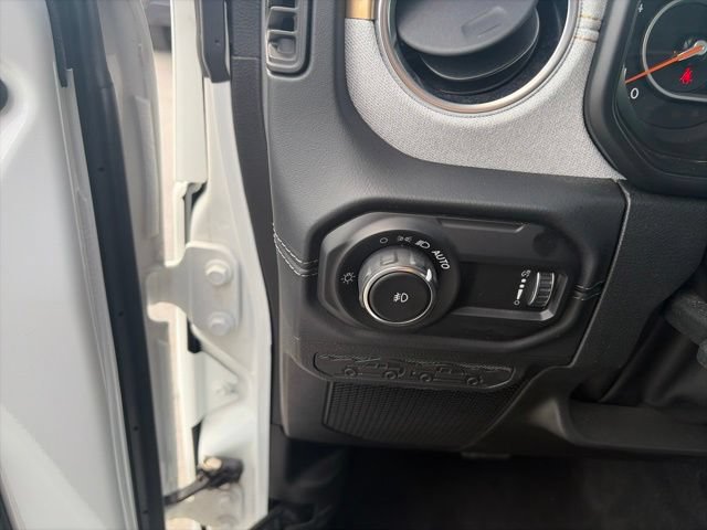 Used 2026 Jeep Wrangler Unlimited Sahara AWD/4WD image 19