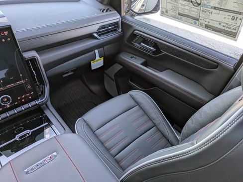 New 2026 GMC Yukon XL AT4 Ultimate w/ LPO, Illumination Package AWD/4WD image 19