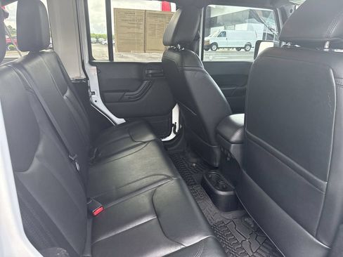 Used 2017 Jeep Wrangler Unlimited Sahara AWD/4WD image 34