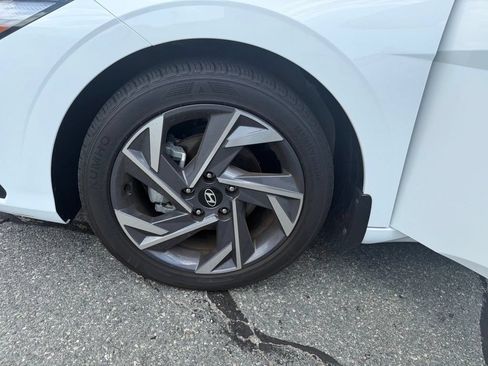Used 2025 Hyundai Elantra Sport FWD image 36