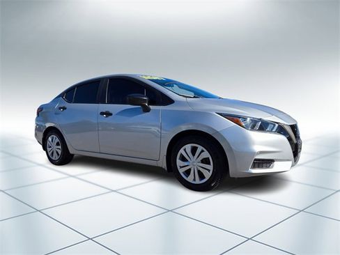 Used 2020 Nissan Versa S image 2