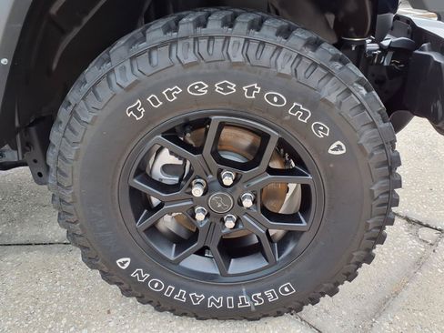 Used 2025 Jeep Gladiator Sport AWD/4WD image 9