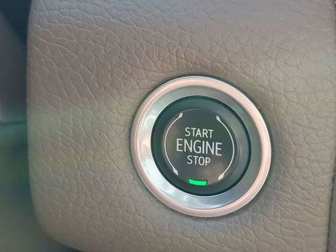 Used 2022 GMC Yukon XL Denali w/ Denali Ultimate Package image 18