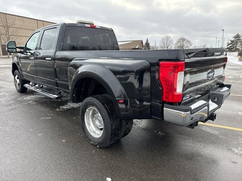 Used 2017 Ford F350 XLT w/ XLT Premium Package image 7