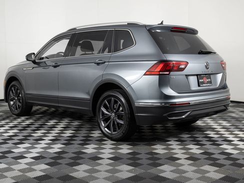 Used 2023 Volkswagen Tiguan SE image 4