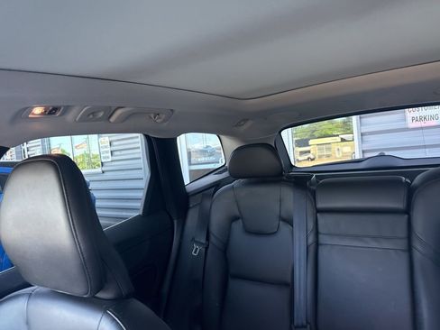 Used 2019 Volvo XC60 T5 Momentum w/ Multimedia Package AWD/4WD image 17