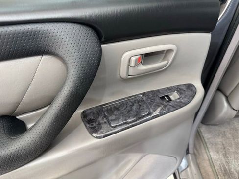 Used 2007 Toyota Land Cruiser w/ Convenience Pkg image 18