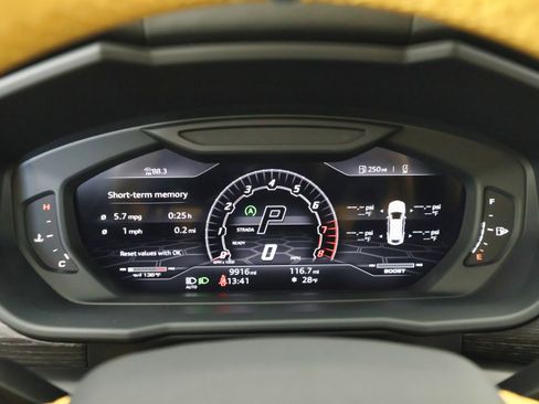 Used 2022 Lamborghini Urus image 45