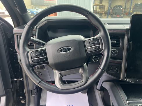 Used 2024 Ford Expedition Limited image 40