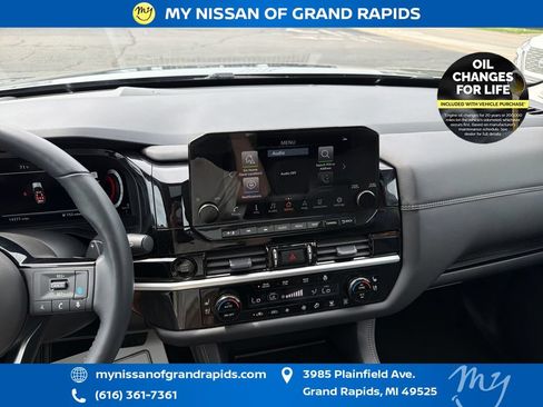 Used 2025 Nissan Pathfinder Platinum AWD/4WD image 21