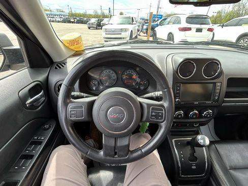 Used 2014 Jeep Patriot High Altitude FWD image 28