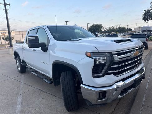 Used 2025 Chevrolet Silverado 2500 LTZ w/ LTZ Convenience Package AWD/4WD image 3
