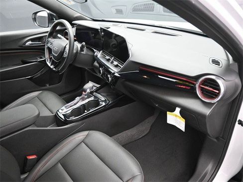 Certified 2025 Chevrolet Trax RS w/ Sunroof Package image 10