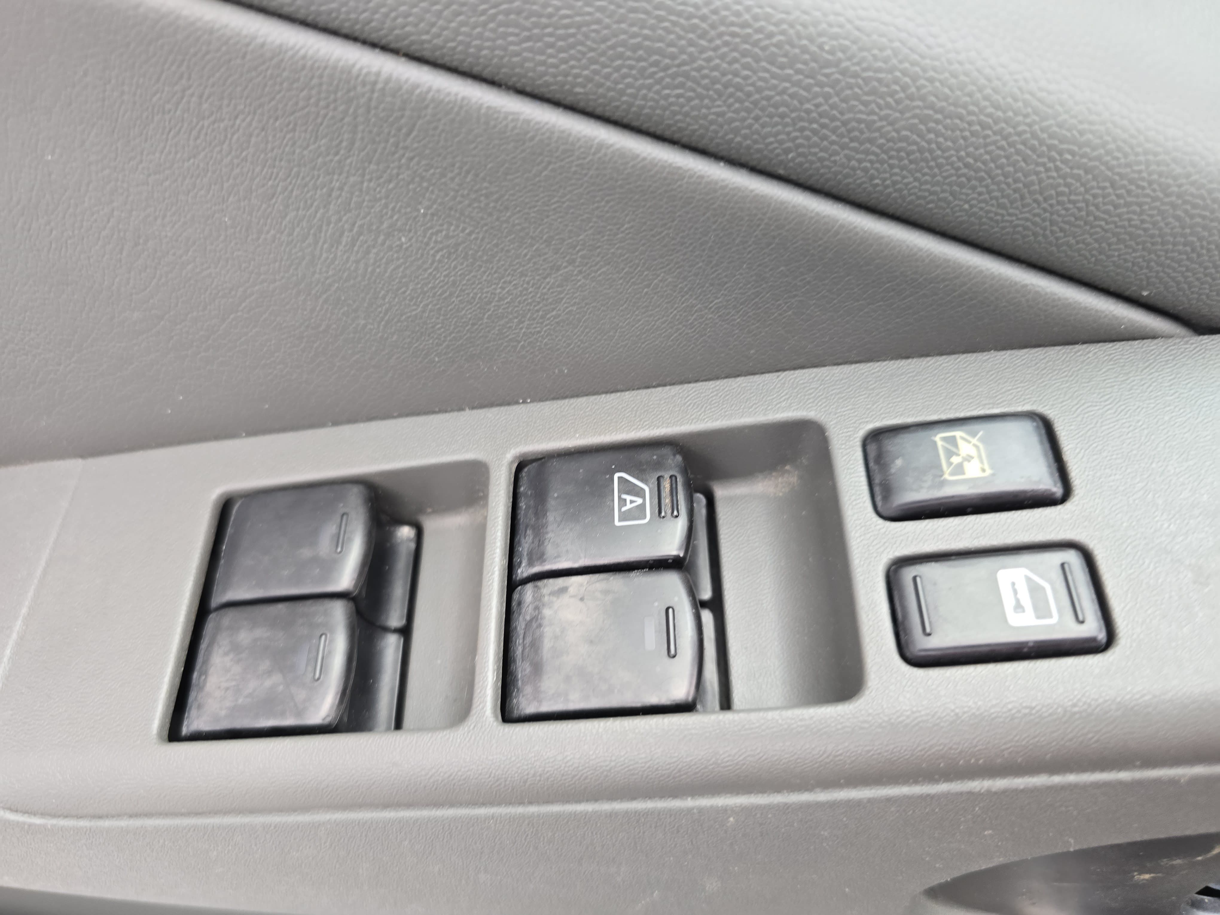 Used 2005 Nissan Frontier LE w/ (X01) Leather Pkg RWD image 24