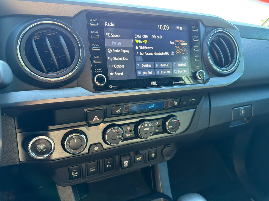 Used 2020 Toyota Tacoma TRD Off-Road w/ TRD Premium Off Road Package AWD/4WD image 32
