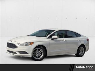 Used 2018 Ford Fusion SE image 1