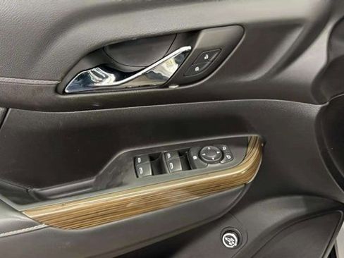 Used 2023 GMC Acadia SLE w/ Driver Convenience Package image 9