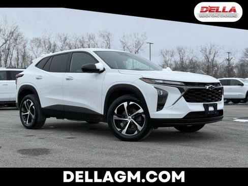 Used 2024 Chevrolet Trax RS w/ Driver Confidence Package image 1