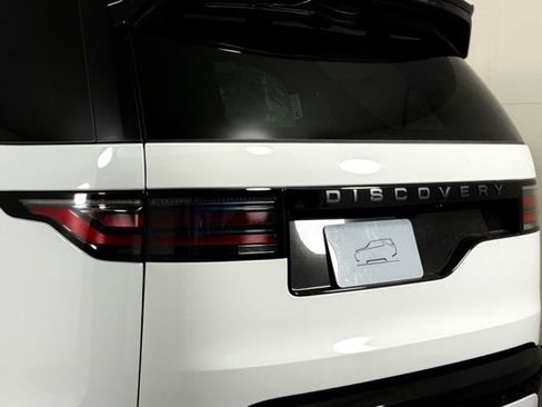 New 2026 Land Rover Discovery Dynamic SE image 16